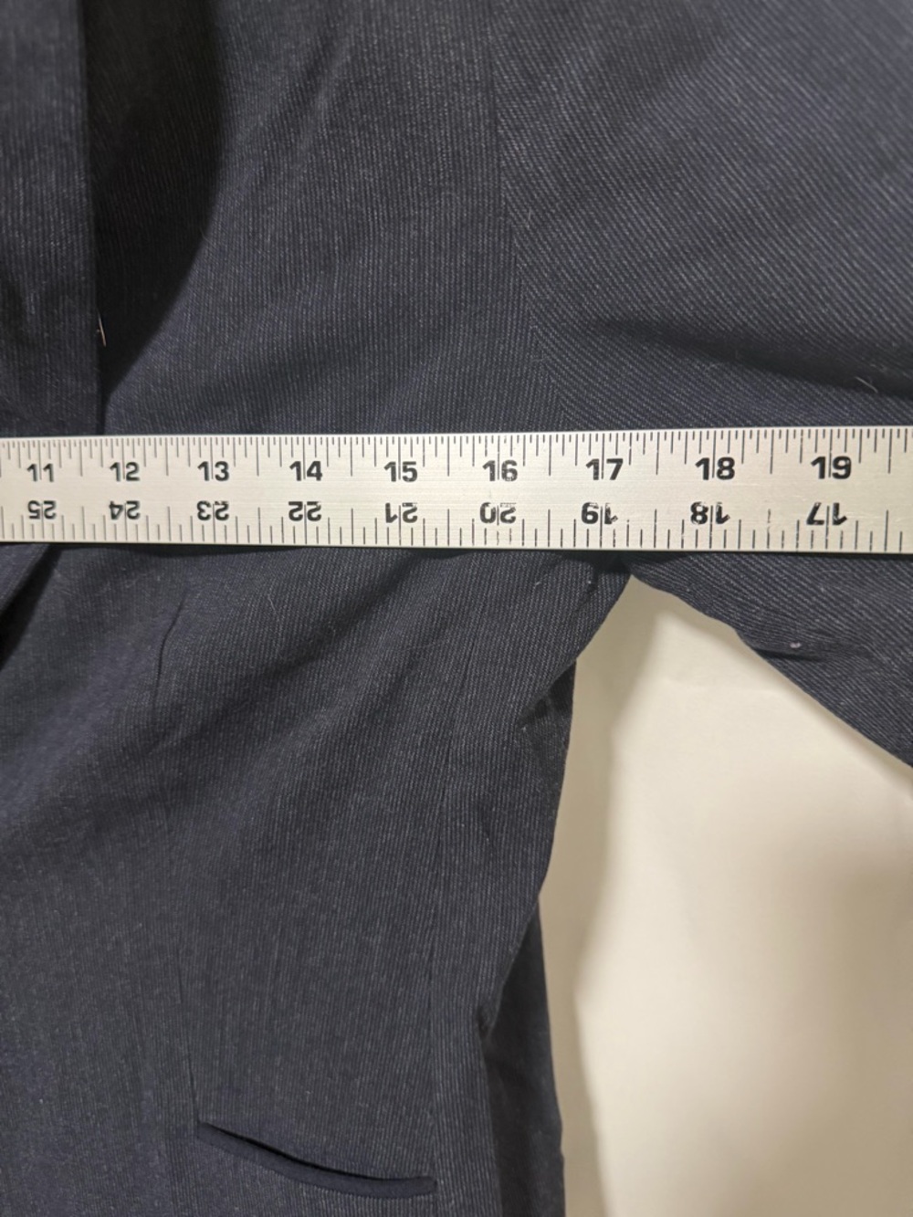 T Tahari Women’s Navy Single-Button Suit Jacket and Trousers - Picture 4 of 12